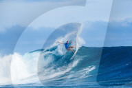 PEOPLE - Outerknown Fiji Women's Surf Wettbewerb