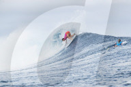PEOPLE - Outerknown Fiji Women's Surf Wettbewerb