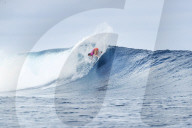 PEOPLE - Outerknown Fiji Women's Surf Wettbewerb