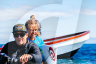 PEOPLE - Outerknown Fiji Women's Surf Wettbewerb