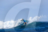 PEOPLE - Outerknown Fiji Women's Surf Wettbewerb