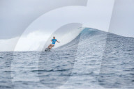 PEOPLE - Outerknown Fiji Women's Surf Wettbewerb