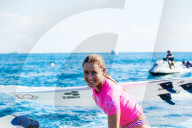 PEOPLE - Outerknown Fiji Women's Surf Wettbewerb