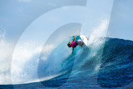 PEOPLE - Outerknown Fiji Women's Surf Wettbewerb