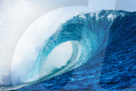 PEOPLE - Outerknown Fiji Women's Surf Wettbewerb