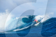 PEOPLE - Outerknown Fiji Women's Surf Wettbewerb
