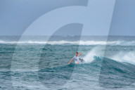 PEOPLE - Outerknown Fiji Women's Surf Wettbewerb