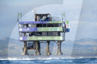 PEOPLE - Outerknown Fiji Women's Surf Wettbewerb