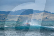 PEOPLE - Outerknown Fiji Women's Surf Wettbewerb