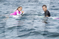 PEOPLE - Outerknown Fiji Women's Surf Wettbewerb