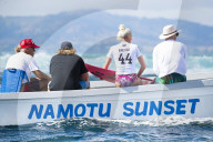 PEOPLE - Outerknown Fiji Women's Surf Wettbewerb