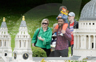 PEOPLE - Glücklicher Familienvater: Der ehemalige Bougroup-Star JB Gill
