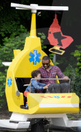 PEOPLE - Glücklicher Familienvater: Der ehemalige Bougroup-Star JB Gill
