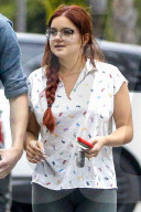 PEOPLE - Arm in Arm unterwegs:  Ariel Winter und Levi Meaden