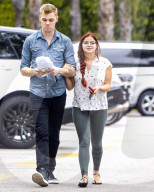 PEOPLE - Arm in Arm unterwegs:  Ariel Winter und Levi Meaden