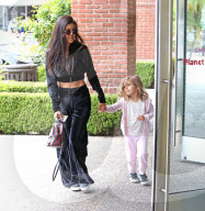 PEOPLE - Kourtney Kardashion bauchfrei unterwegs mit Penelope