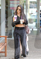 PEOPLE - Kourtney Kardashion bauchfrei unterwegs mit Penelope