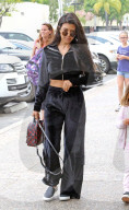 PEOPLE - Kourtney Kardashion bauchfrei unterwegs mit Penelope