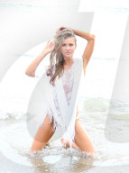 EXKLUSIV - Joanna Kruppa posiert sexy am Strand von Malibu