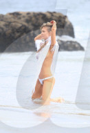 EXKLUSIV - Joanna Kruppa posiert sexy am Strand von Malibu