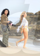 EXKLUSIV - Joanna Kruppa posiert sexy am Strand von Malibu