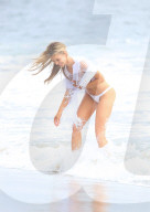 EXKLUSIV - Joanna Kruppa posiert sexy am Strand von Malibu