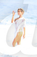 EXKLUSIV - Joanna Kruppa posiert sexy am Strand von Malibu