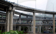 FEATURE - Wer hier die falsche Ausfahrt erwischt - Unübersichtliche Autobahnverzweigung in Chingqing