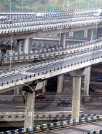 FEATURE - Wer hier die falsche Ausfahrt erwischt - Unübersichtliche Autobahnverzweigung in Chingqing