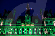 NEWS - Klimaabkommen: Pariser City Hall leuchtet GrÃ¼n