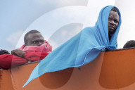 NEWS - Italien: Ankunft von Flüchtlingen in Salerno