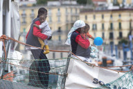 NEWS - Italien: Ankunft von Flüchtlingen in Salerno