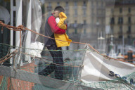 NEWS - Italien: Ankunft von Flüchtlingen in Salerno