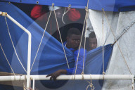 NEWS - Italien: Ankunft von Flüchtlingen in Salerno