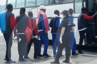 NEWS - Italien: Ankunft von Flüchtlingen in Salerno