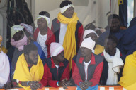 NEWS - Italien: Ankunft von Flüchtlingen in Salerno