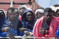 NEWS - Italien: Ankunft von Flüchtlingen in Salerno