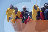 NEWS - Italien: Ankunft von Flüchtlingen in Salerno