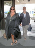 PEOPLE - Pierce Brosnan auf Reisen  mit Gattin Keely Shaye