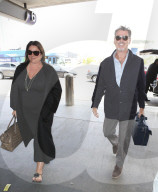 PEOPLE - Pierce Brosnan auf Reisen  mit Gattin Keely Shaye