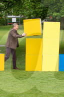 NEWS - Neuwahlen Grossbritannien: Willie Rennie kandidiert farbenfroh