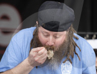FEATURE - Austern-Essen um die Wette in New Orleans