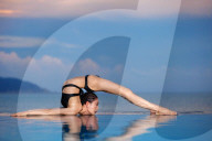 FEATURE - Mehr Akrobatik als Yoga