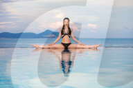 FEATURE - Mehr Akrobatik als Yoga