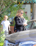 PEOPLE - Julia Roberts geht mit ihren Kindern Bücher kaufen
