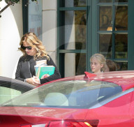 PEOPLE - Julia Roberts geht mit ihren Kindern Bücher kaufen