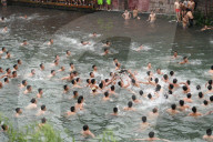 FEATURE - Entenfangen in China