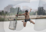 FEATURE - Entenfangen in China
