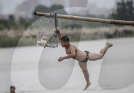 FEATURE - Entenfangen in China