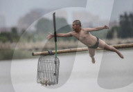 FEATURE - Entenfangen in China